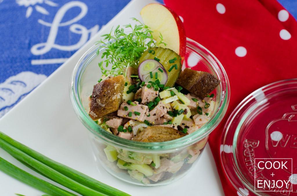 Käse-Wurst-Salat mit Croûtons - COOK+ENJOY