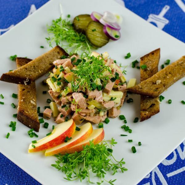 Käse-Wurst-Salat mit Croûtons - COOK+ENJOY